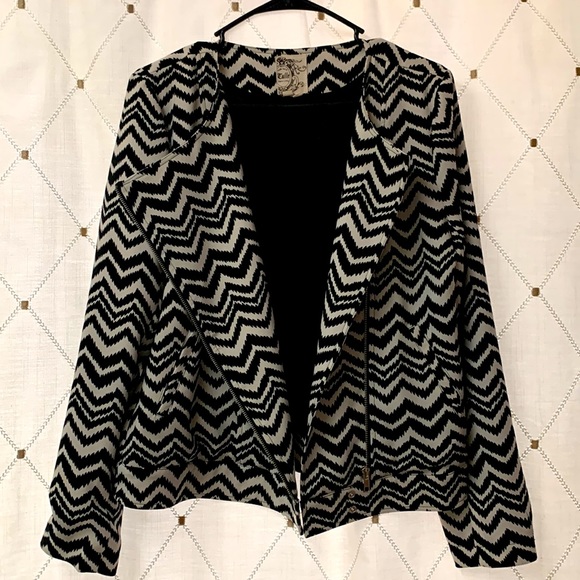 Black & White Blazer zip jacket 🖤🤍 (3 ways to style and wear) - Picture 2 of 7